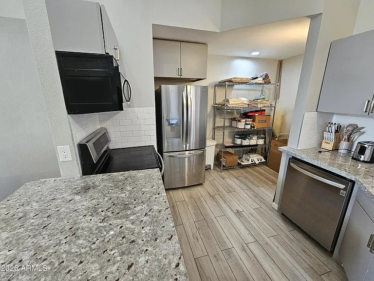 10301 N 70th St #224 — Photo 9