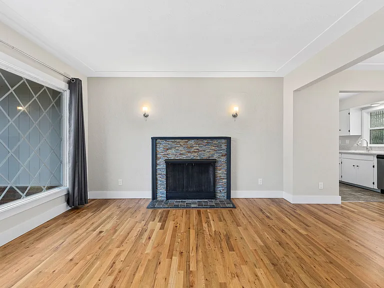 235 Riviera Dr NE — Photo 5