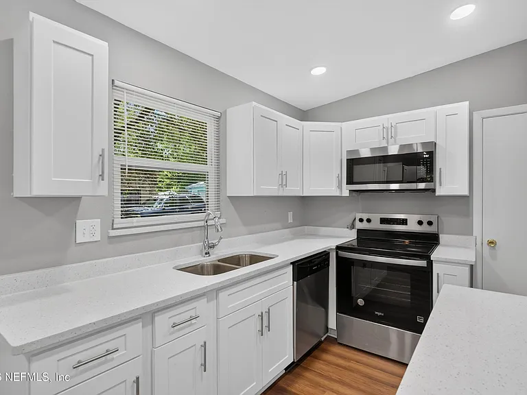 1928 Montmarte Dr — Photo 11