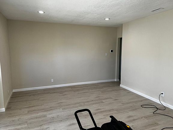4th image of 1141 Lovell Ave