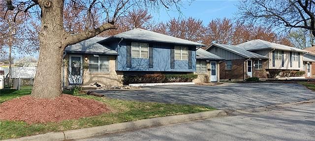 1st image of 3816/18 S Canterbury Pl