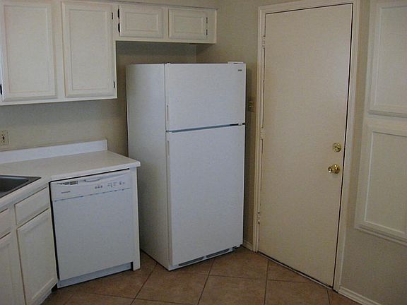 5th image of 13827 Royal Oak St