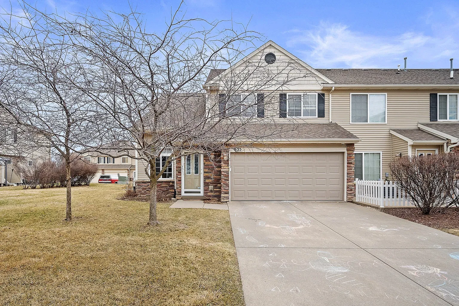 2 bed, 1.5 bath, 1438 sqft, $1,800 — Photo 2