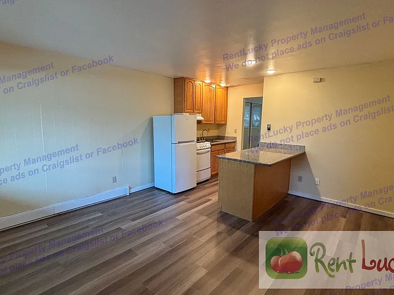 2484 Dexter Ave N #1-8 — Photo 2