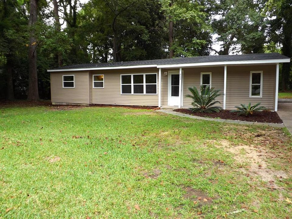 1st image of 923 King Richard Dr