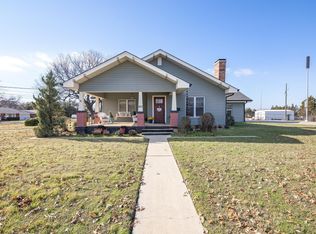 1102 Central Ave, Bowie, TX 76230