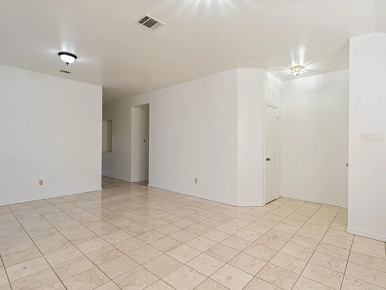 13216 Bennington Ln — Photo 4