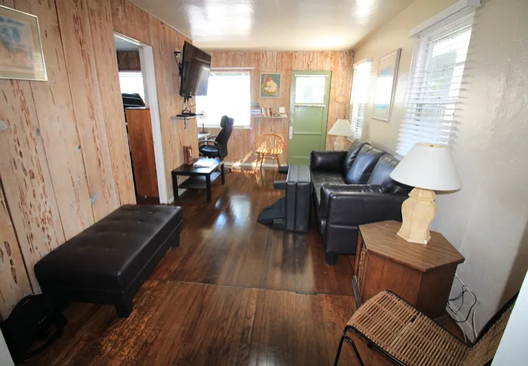 728 Venice Ct — Photo 12