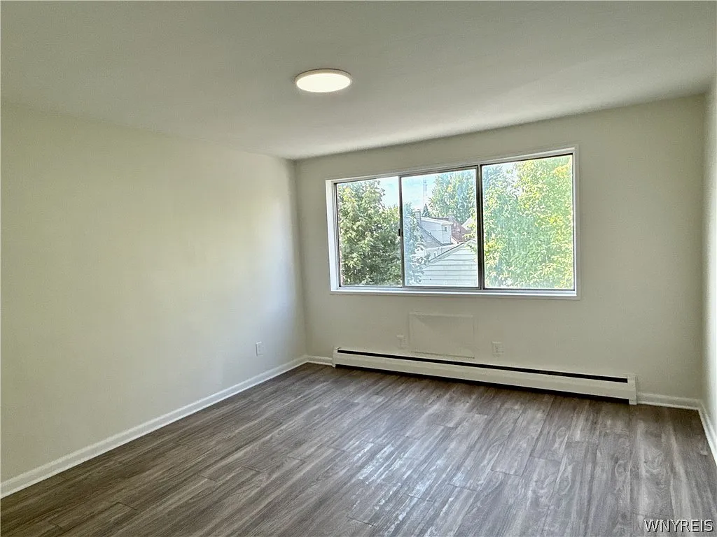 2 bed, 1.0 bath, 1250 sqft, $1,350 — Photo 3