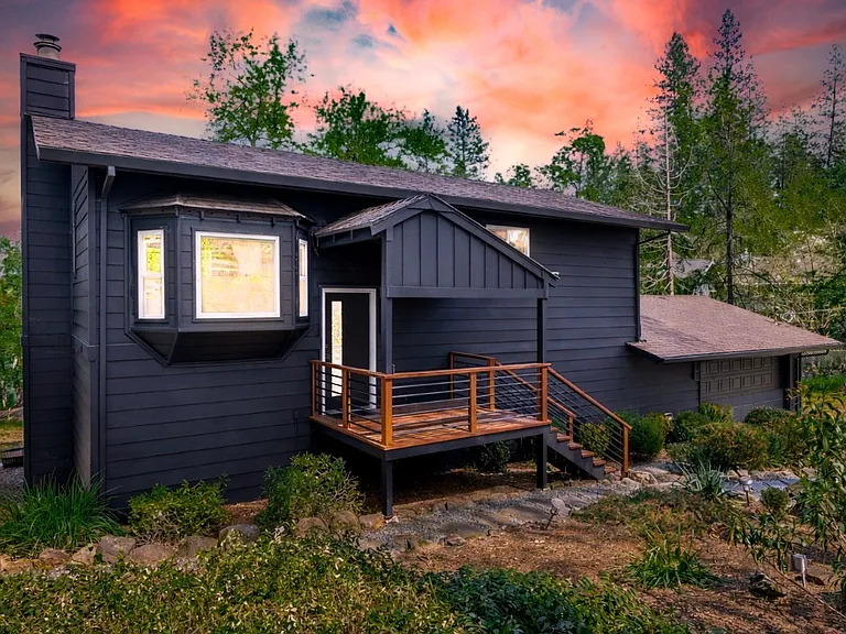 18509 Alexandra Way — Photo 1