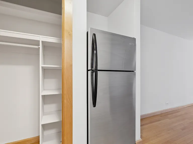 315 W 57th St #8B — Photo 6
