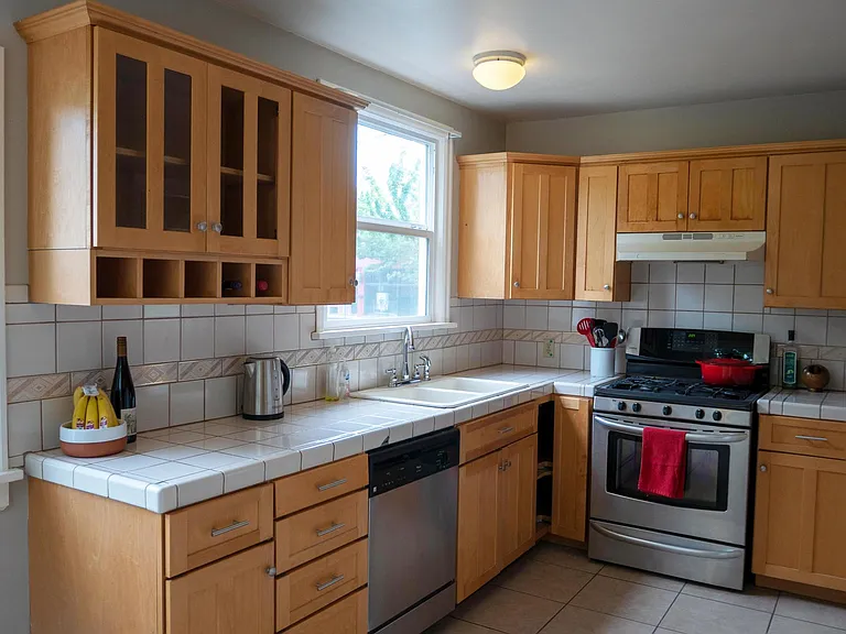 1725 N Killingsworth St — Photo 5