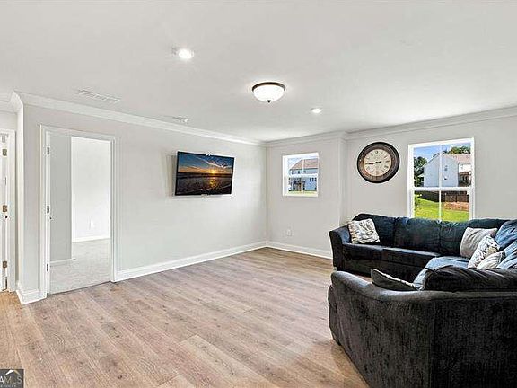 5th image of 136 Ledgemont Way