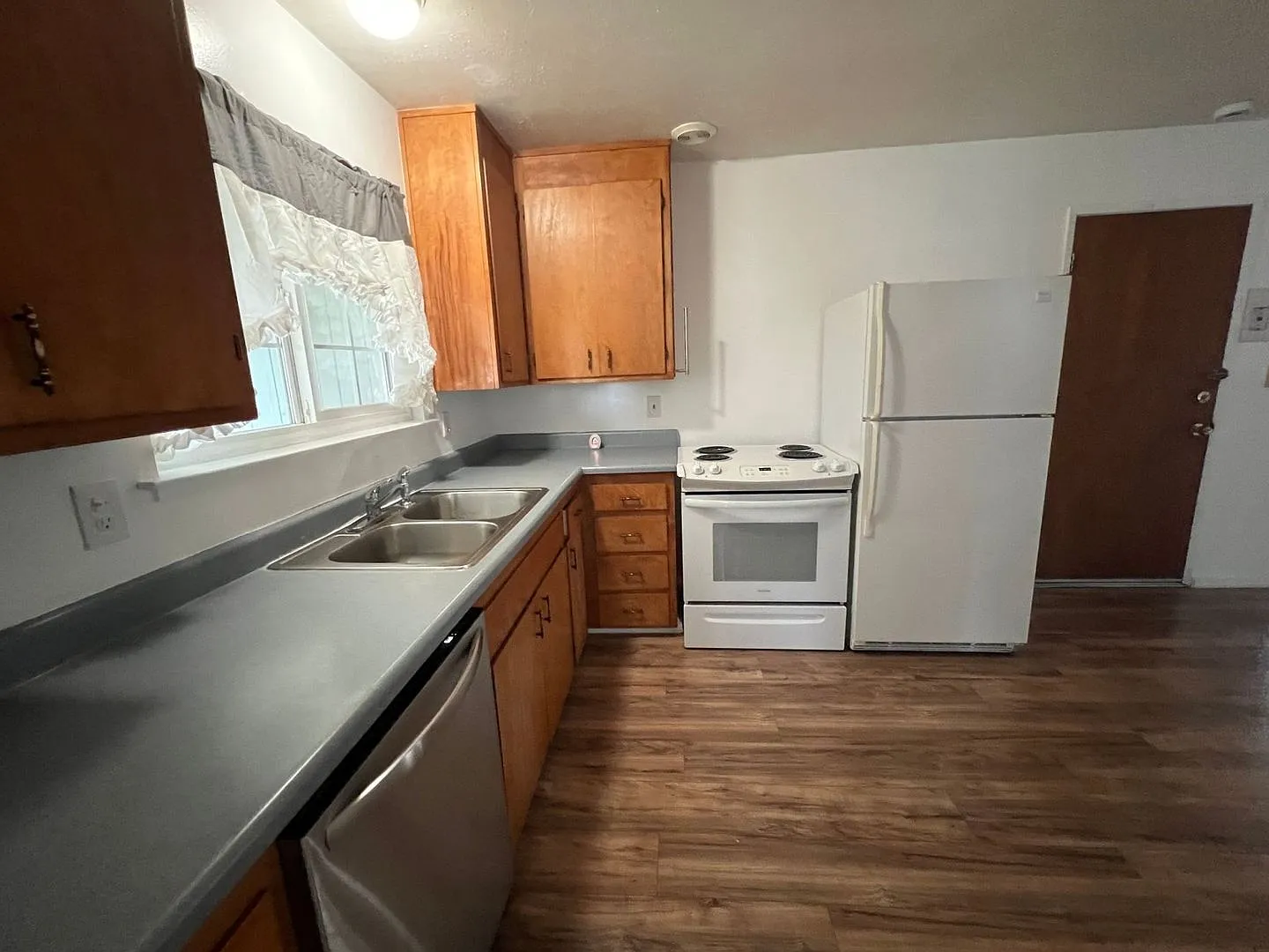 Charming 3 bedroom 2 bath home in Red Bluff — Photo 4