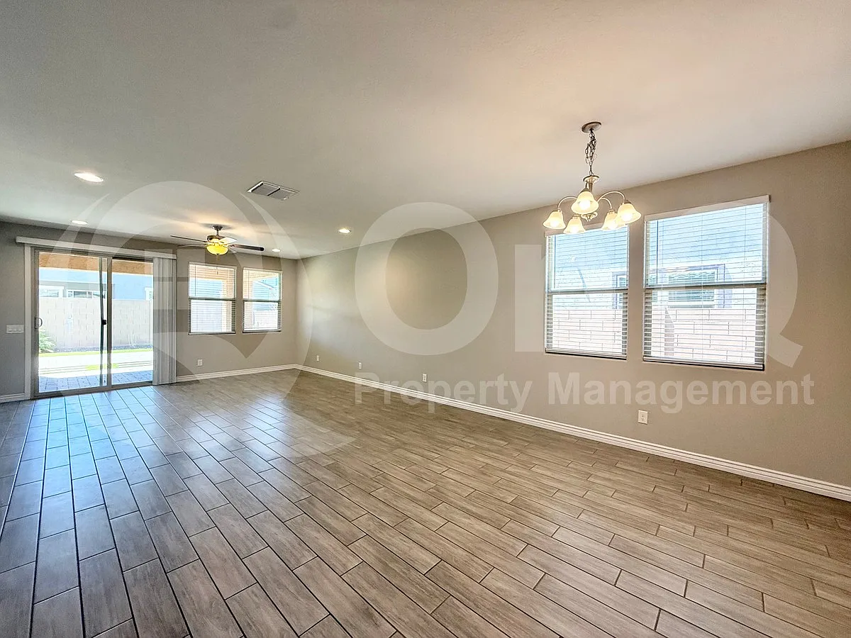 4 bed, 3.0 bath, 2115 sqft, $2,749 — Photo 3