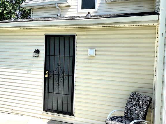 3rd image of 139 N Cedar Ave