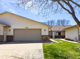 2224 Pinewood Dr, Shakopee, MN 55379