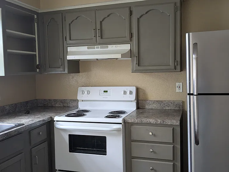 1826 NE Knollbrook Pl — Photo 4