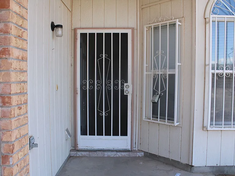 10936 Whitehall Dr — Photo 2