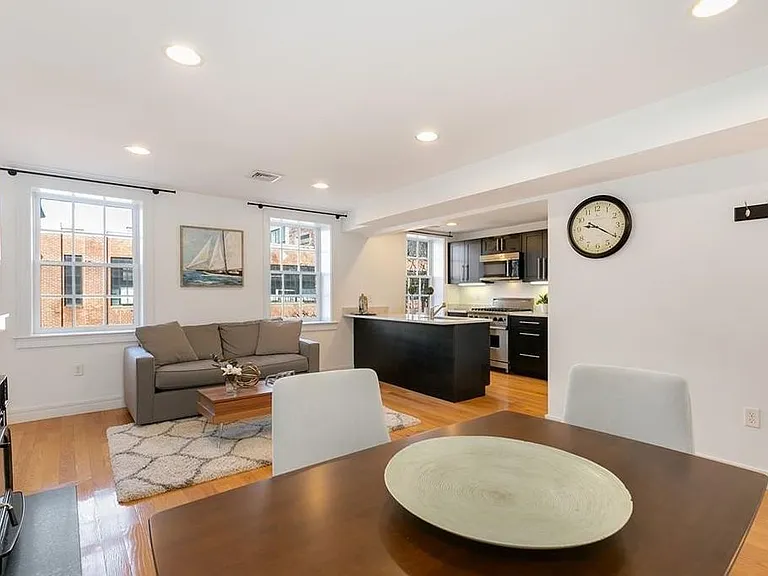 125 Charles St #R2 — Photo 2