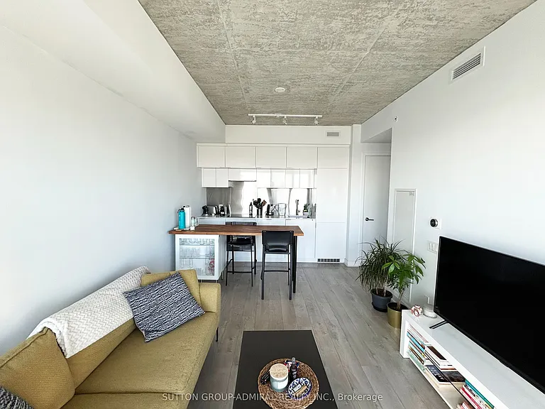 185 Roehampton Ave #2207 — Photo 8