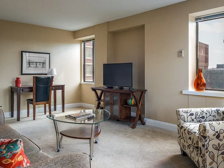 Regency Plaza — Photo 211
