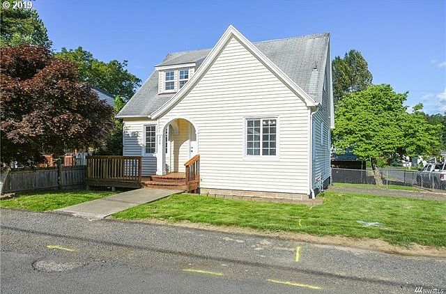 1st image of 220 Roake Ave SE
