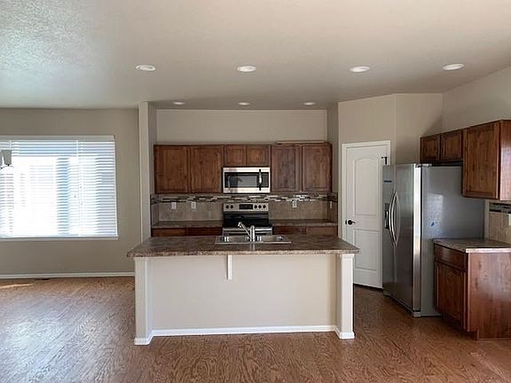 4th image of 907 Ponderosa Dr