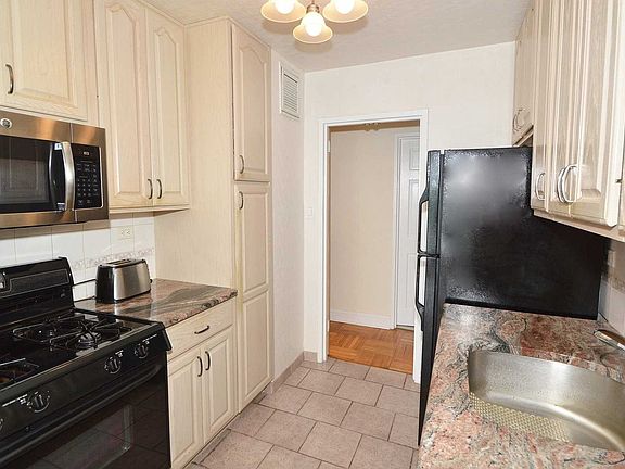 5th image of 1805 215th St APT 4N