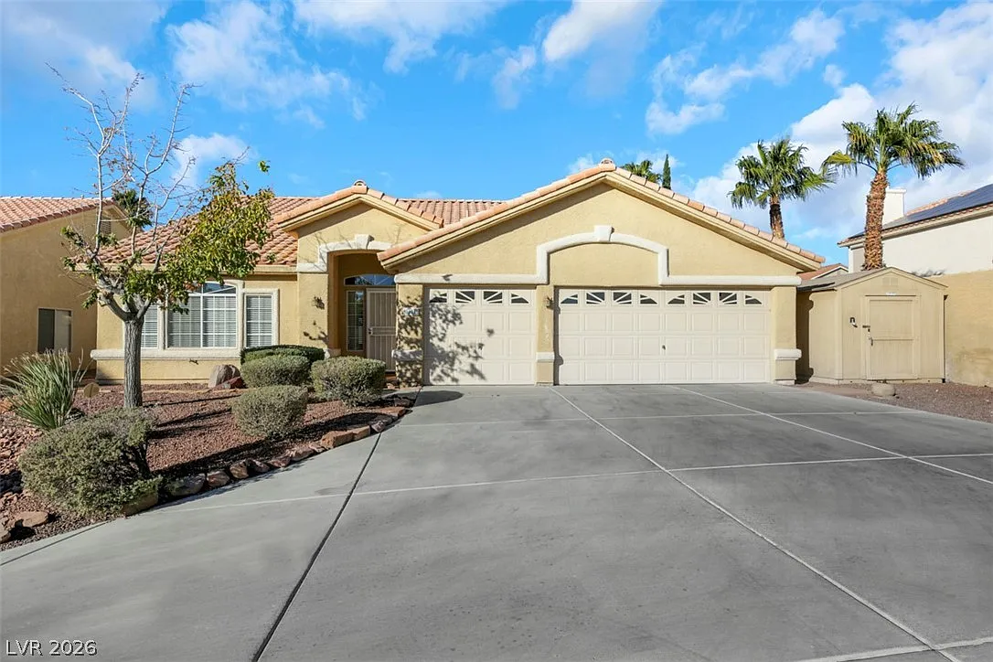 3 bed, 2.0 bath, 2176 sqft, $3,750 — Photo 2