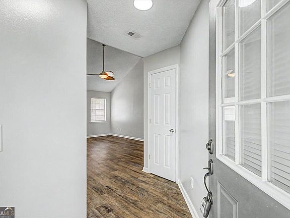 5th image of 916 Wrenwood Ln