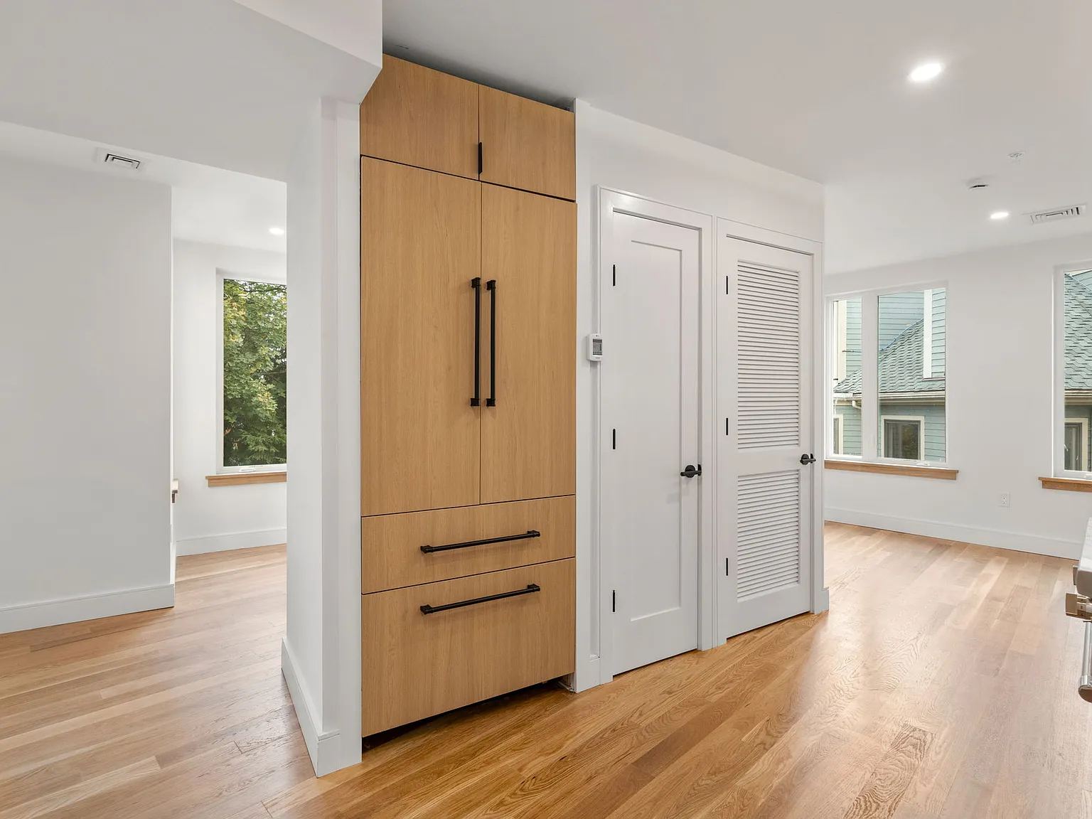 Studio, 717 sqft, $3,500 — Photo 3