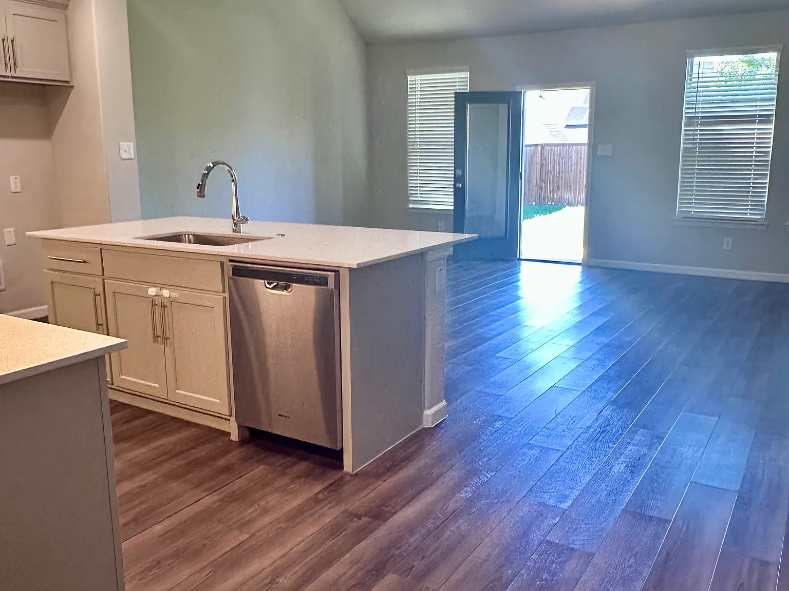 132 Chase Creek Dr — Photo 4