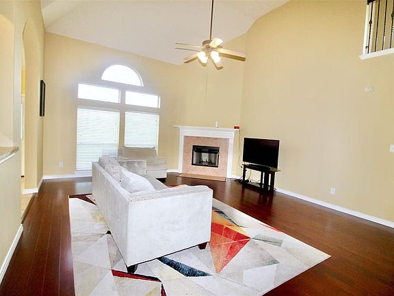 3rd image of 1115 Deep River Dr