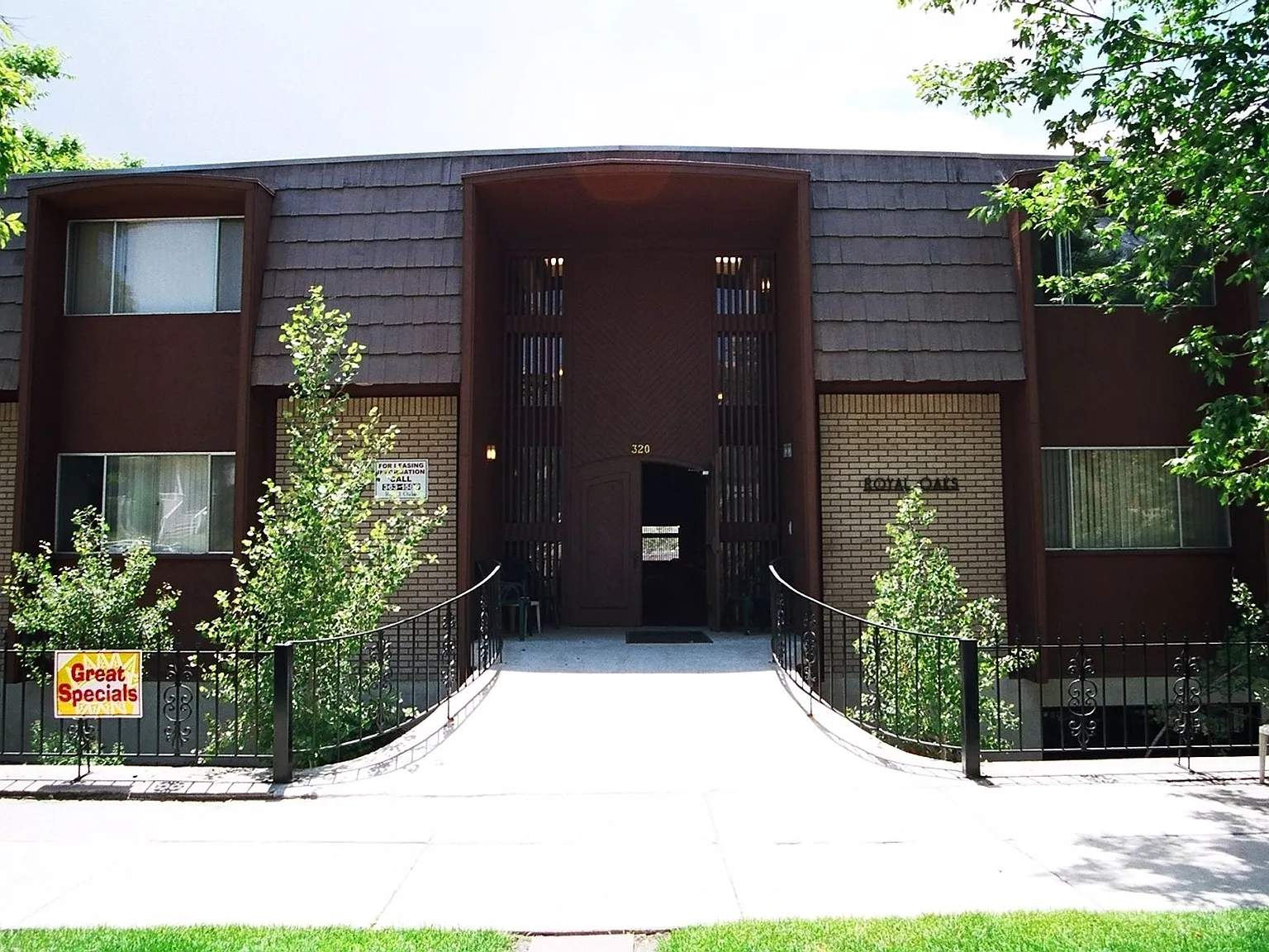 Royal Oaks — Photo 1