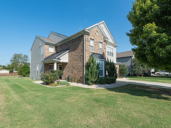 2nd image of 1415 Lonan Dr