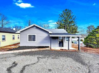 16 Cottonwood Ln, Temple, PA 19560