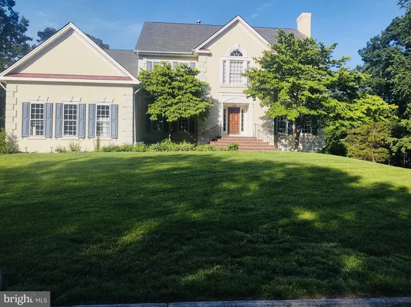 15566 Smithfield Pl, Centreville, VA 20120