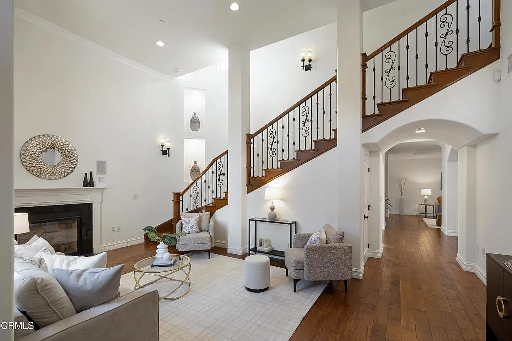 6 bed, 4.0 bath, 3402 sqft, $8,800 — Photo 2