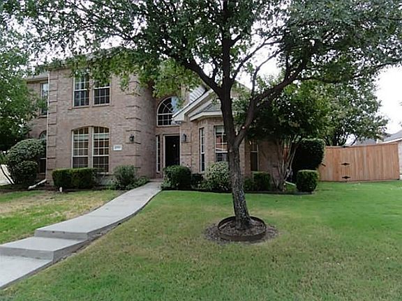 3rd image of 2701 Meadow Glen Dr