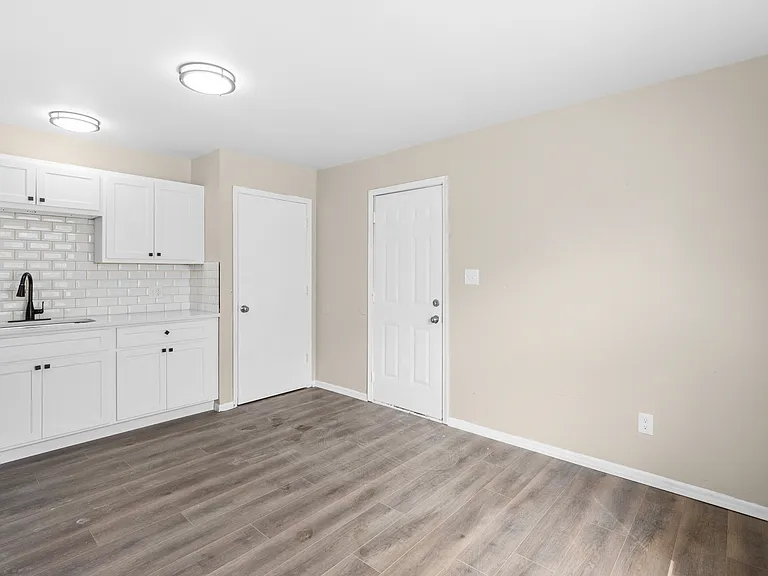 2049 Kappel Dr — Photo 6