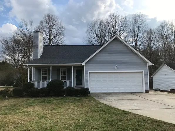 109 Collie Cir, Holly Springs, NC 27540