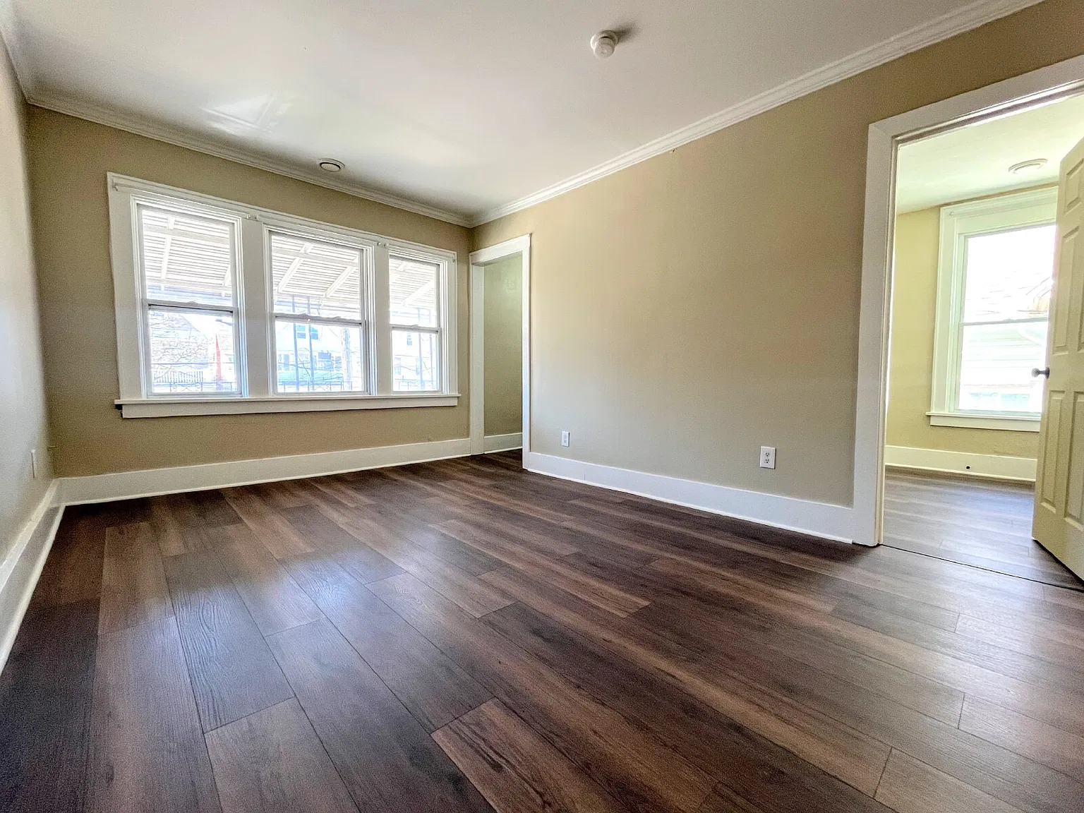 3 bed, 1.0 bath, 1100 sqft, $1,350 — Photo 1