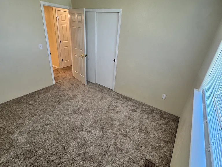 2646 SE 141st Ave — Photo 9