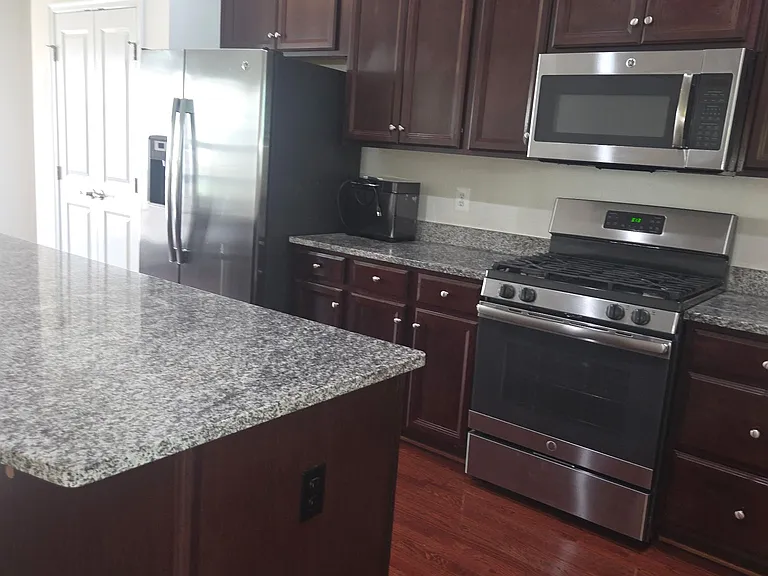 5311 Smiths Cove Ln — Photo 16