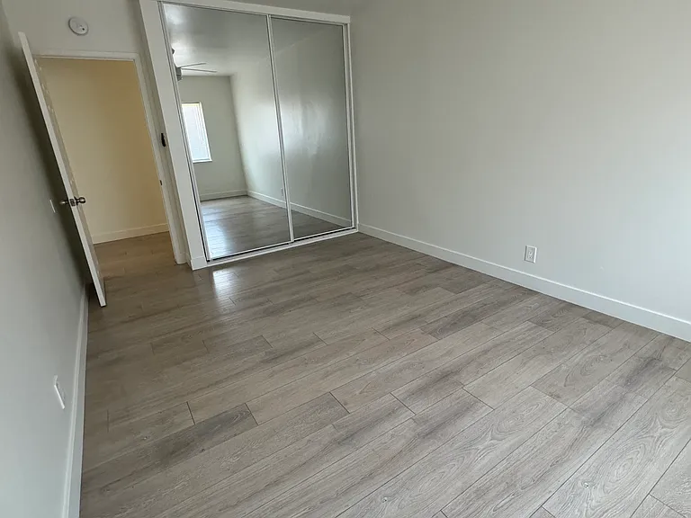907 Grand Ave #1 — Photo 7
