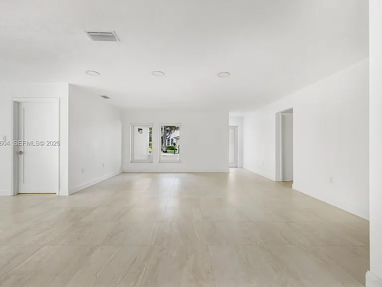 2045 SW 125th Ct — Photo 3