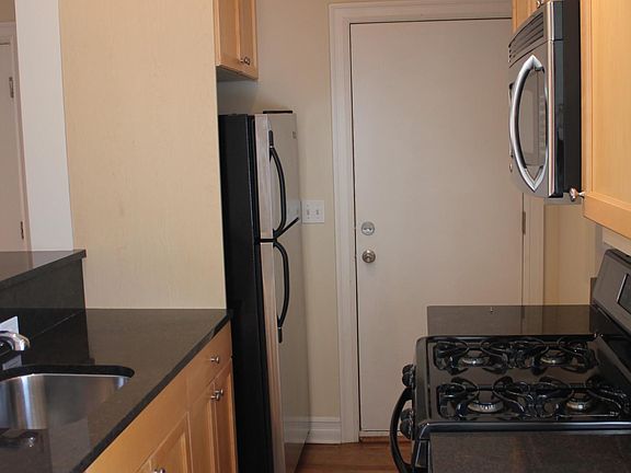 3rd image of 3816 N Sheffield Ave #3K