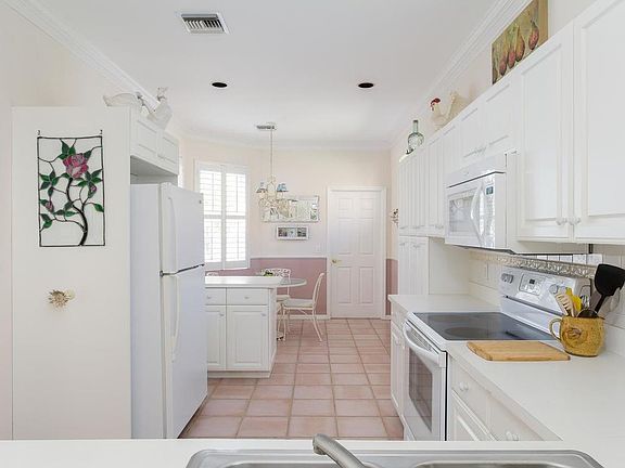 5th image of 1650 Victoria Cir