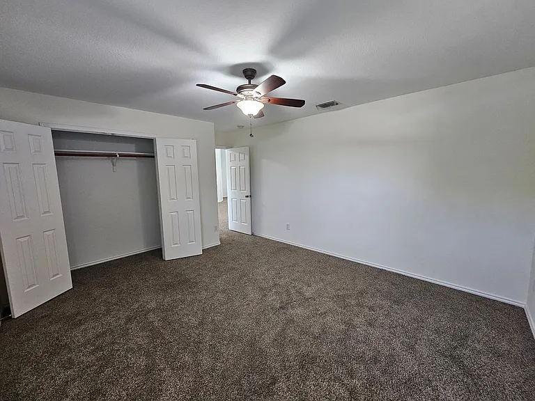 902 Fleming St — Photo 33